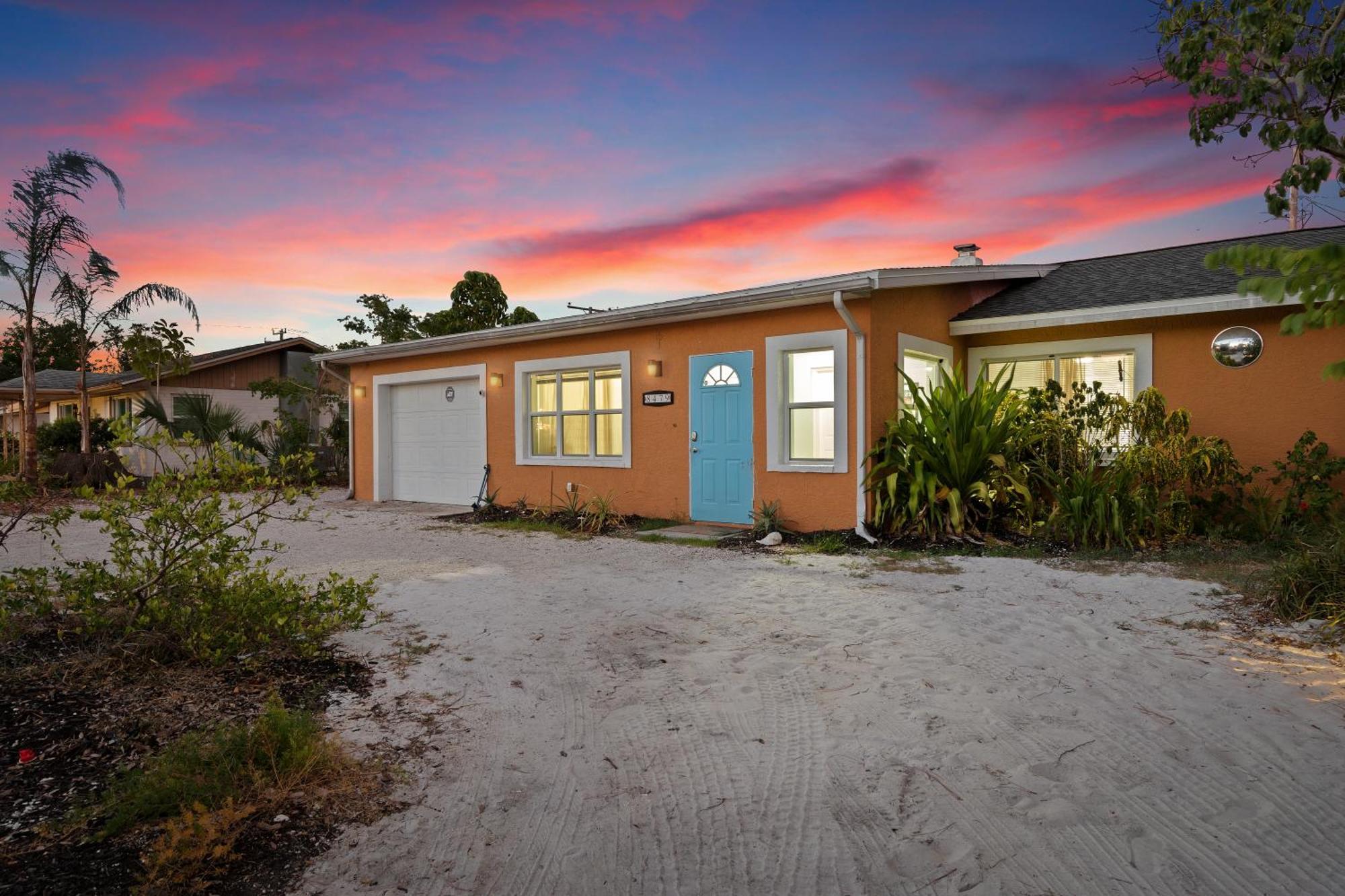 Coastal Villa W Amazing Courtyard - Splash Pad! Sarasota Bagian luar foto