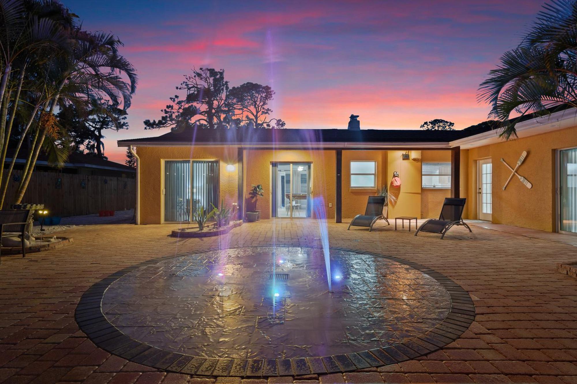 Coastal Villa W Amazing Courtyard - Splash Pad! Sarasota Bagian luar foto