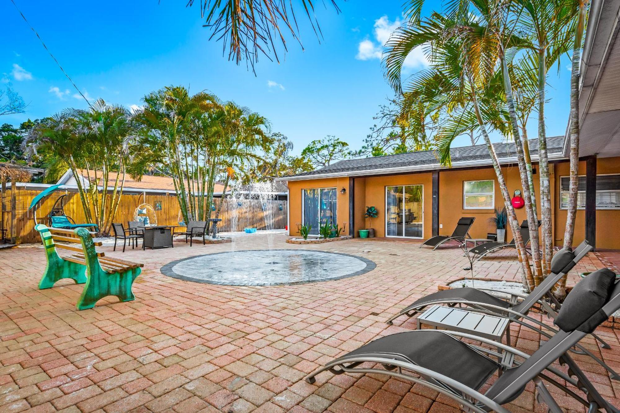 Coastal Villa W Amazing Courtyard - Splash Pad! Sarasota Bagian luar foto