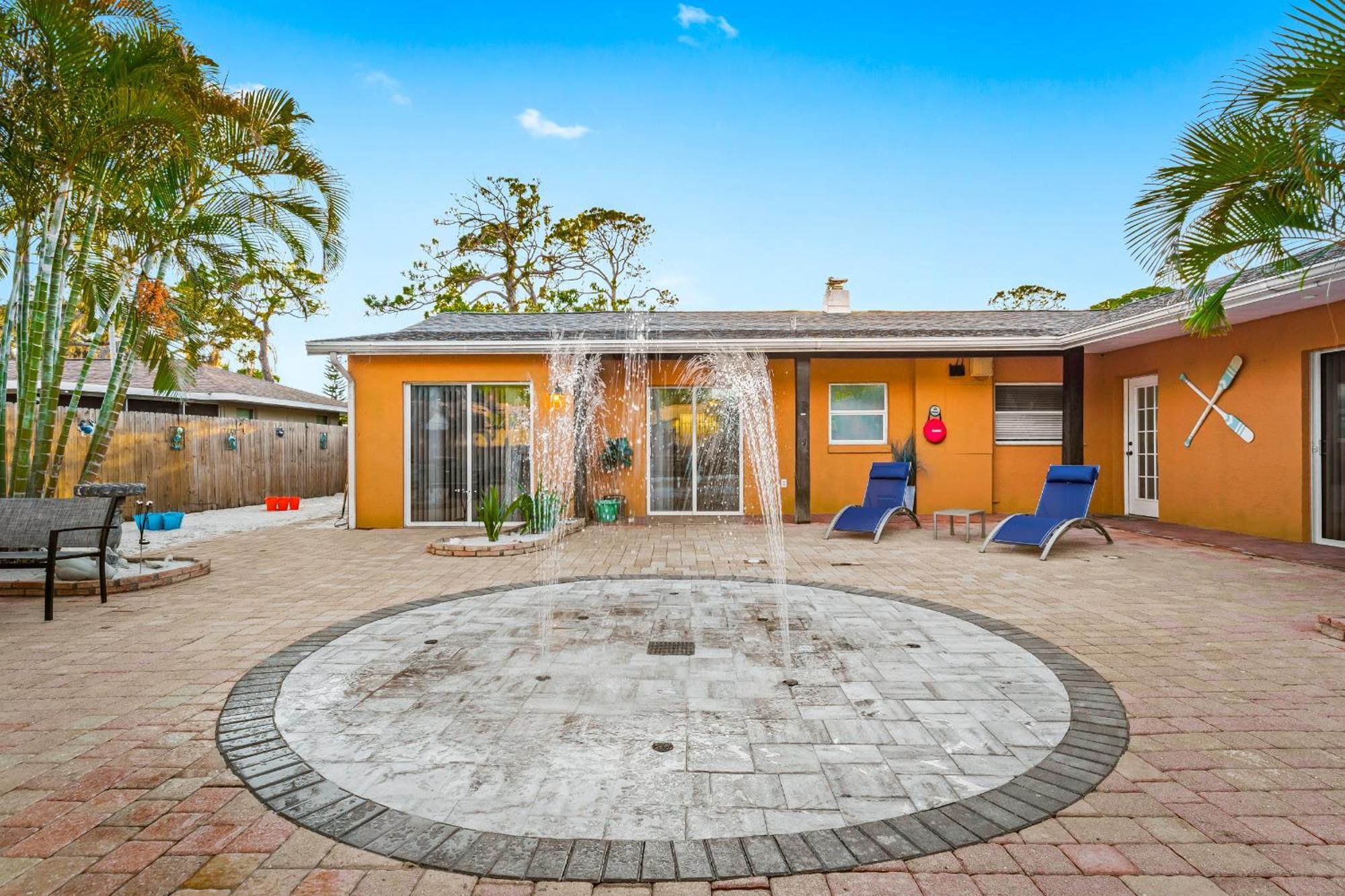 Coastal Villa W Amazing Courtyard - Splash Pad! Sarasota Bagian luar foto